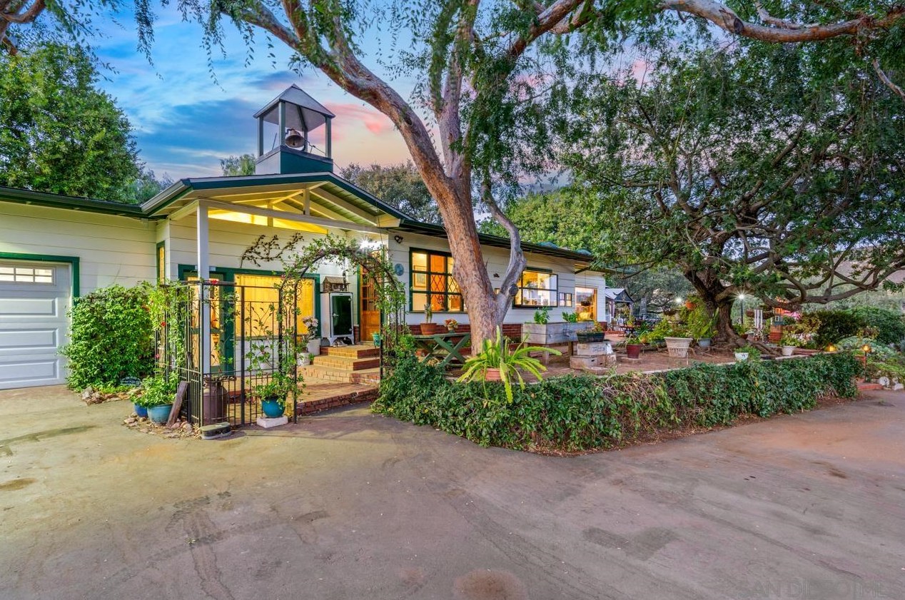 26129 N Centre City Pkwy, Escondido, CA 92026