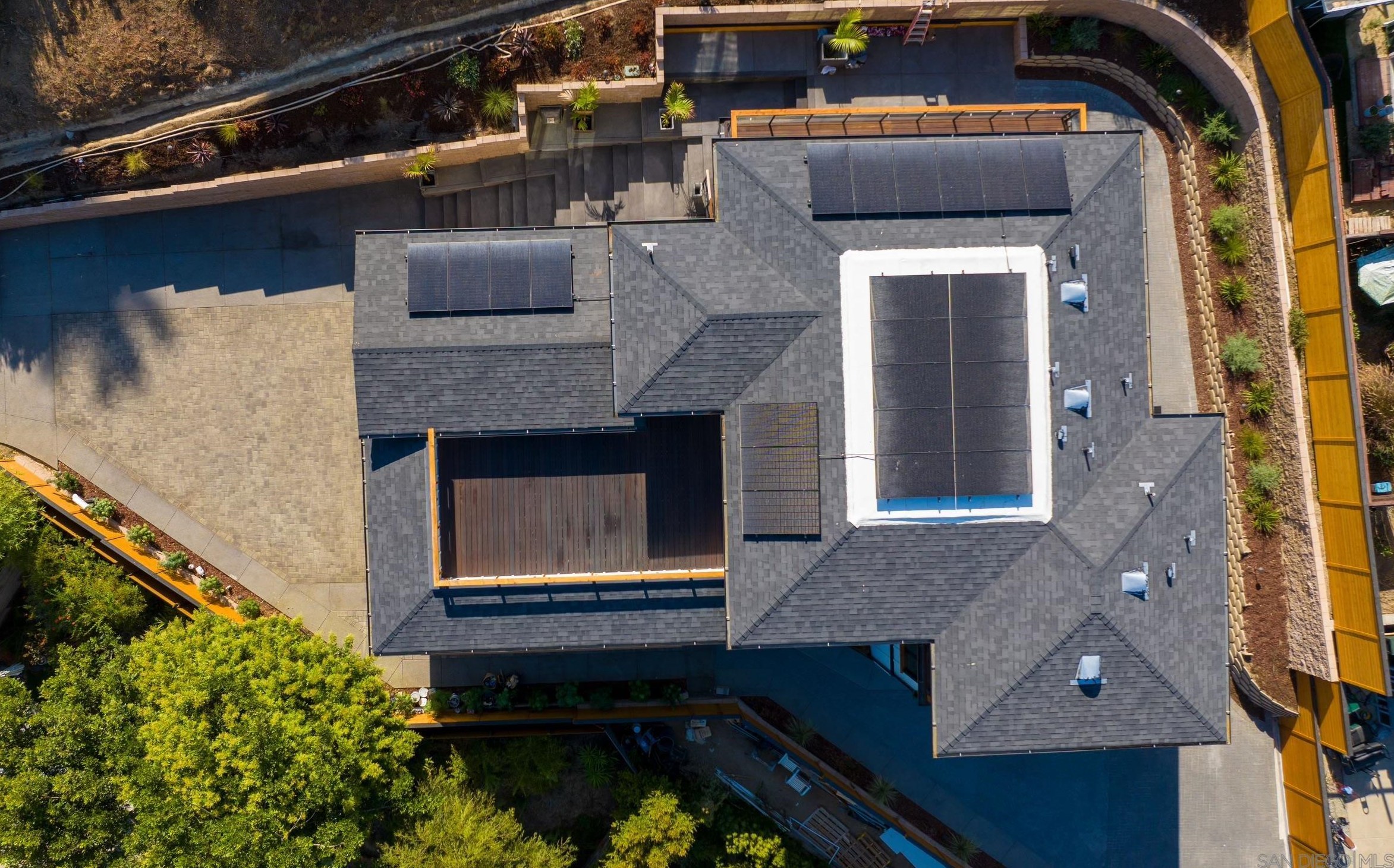 4588 Adams St, Carlsbad CA 92008-3503 exterior