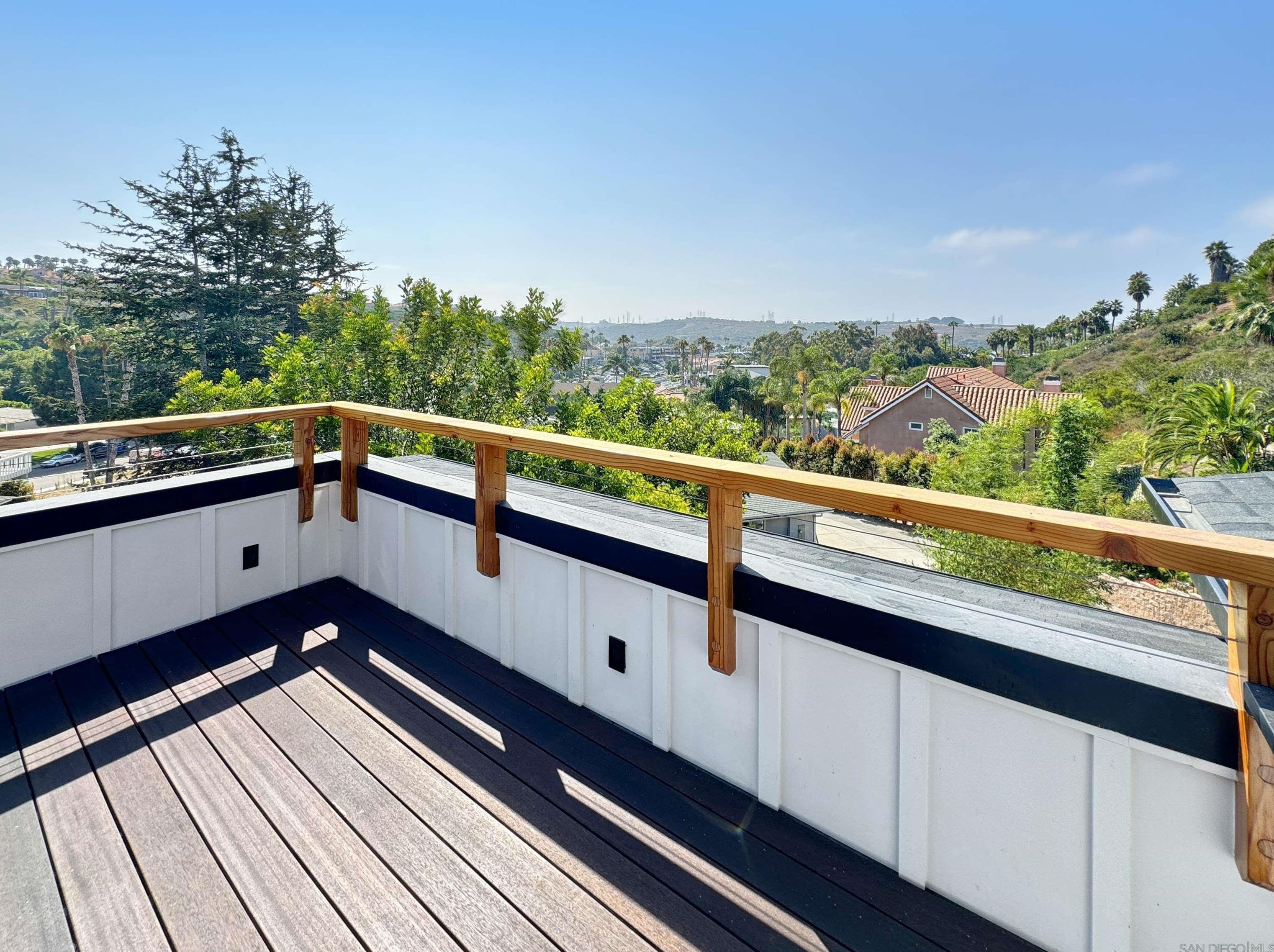 4588 Adams St, Carlsbad CA 92008-3503 exterior