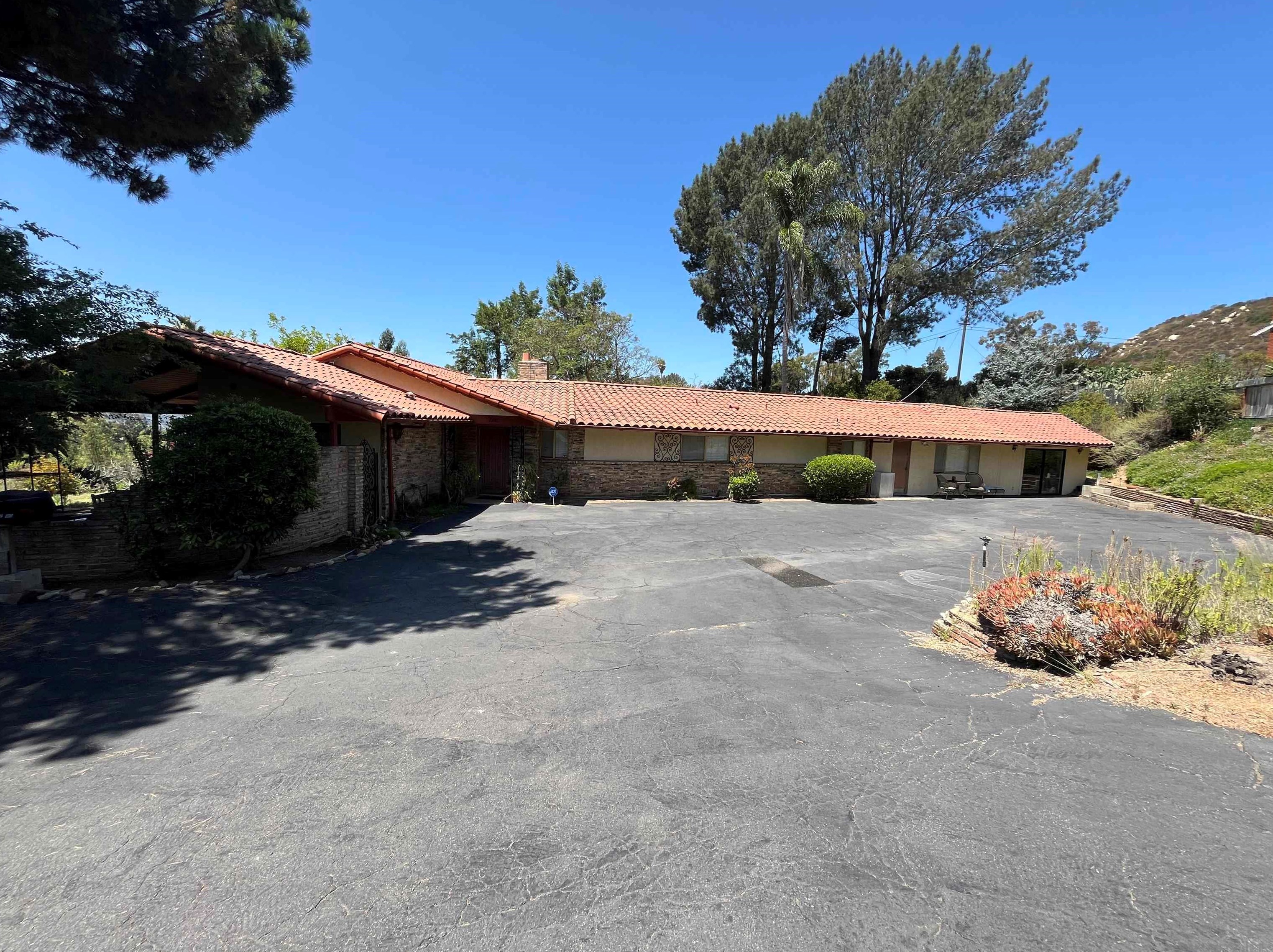 2200 Rockhoff Rd, Escondido, CA 92026-1128