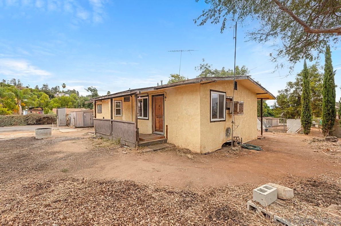 12167 Winter Gardens Dr, Lakeside, CA 92040