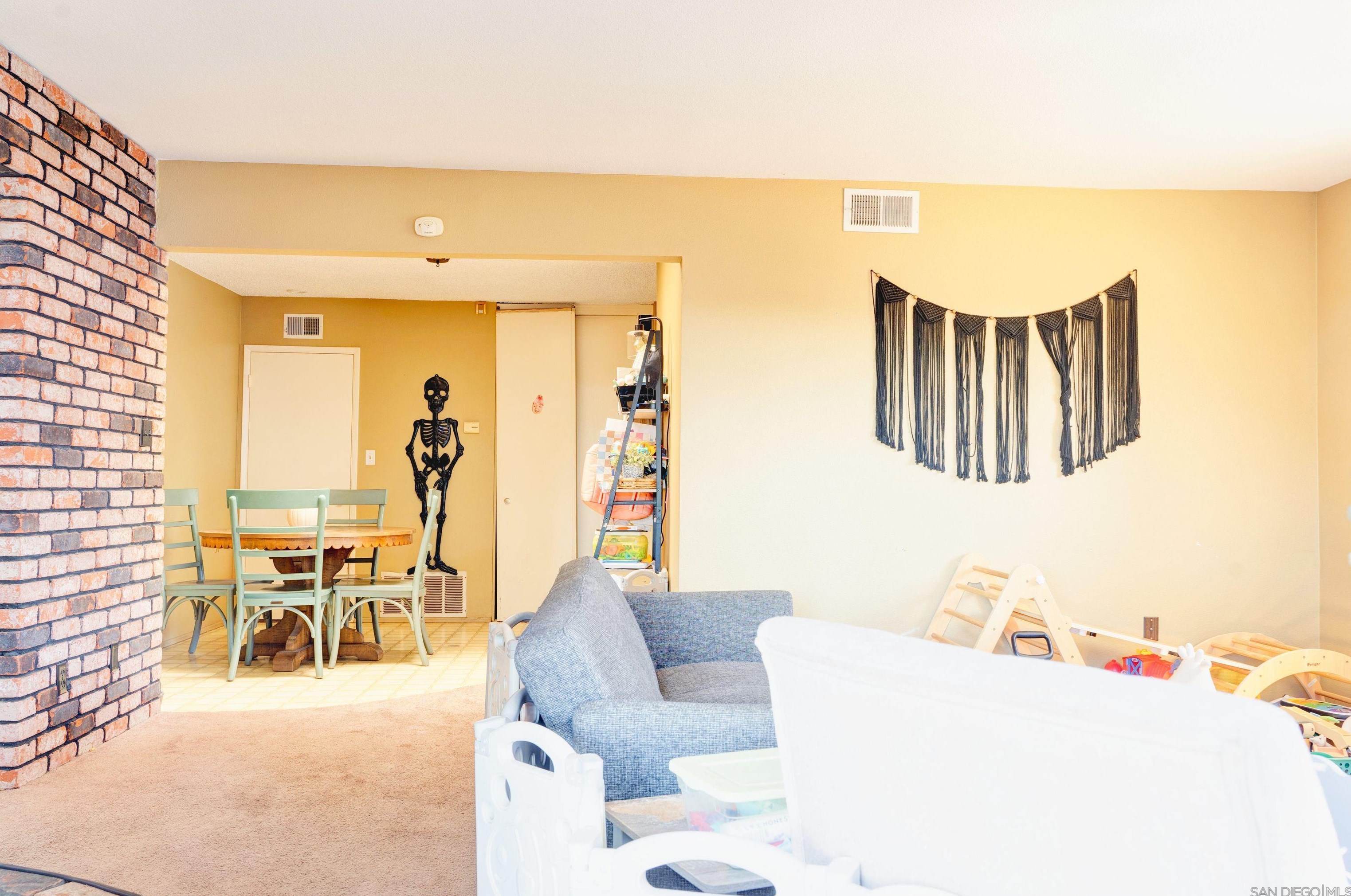 6634 Estrella Ave, San Diego CA 92120-1009 exterior