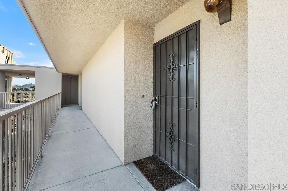 5704 Baltimore Dr 322, La Mesa, CA 91942