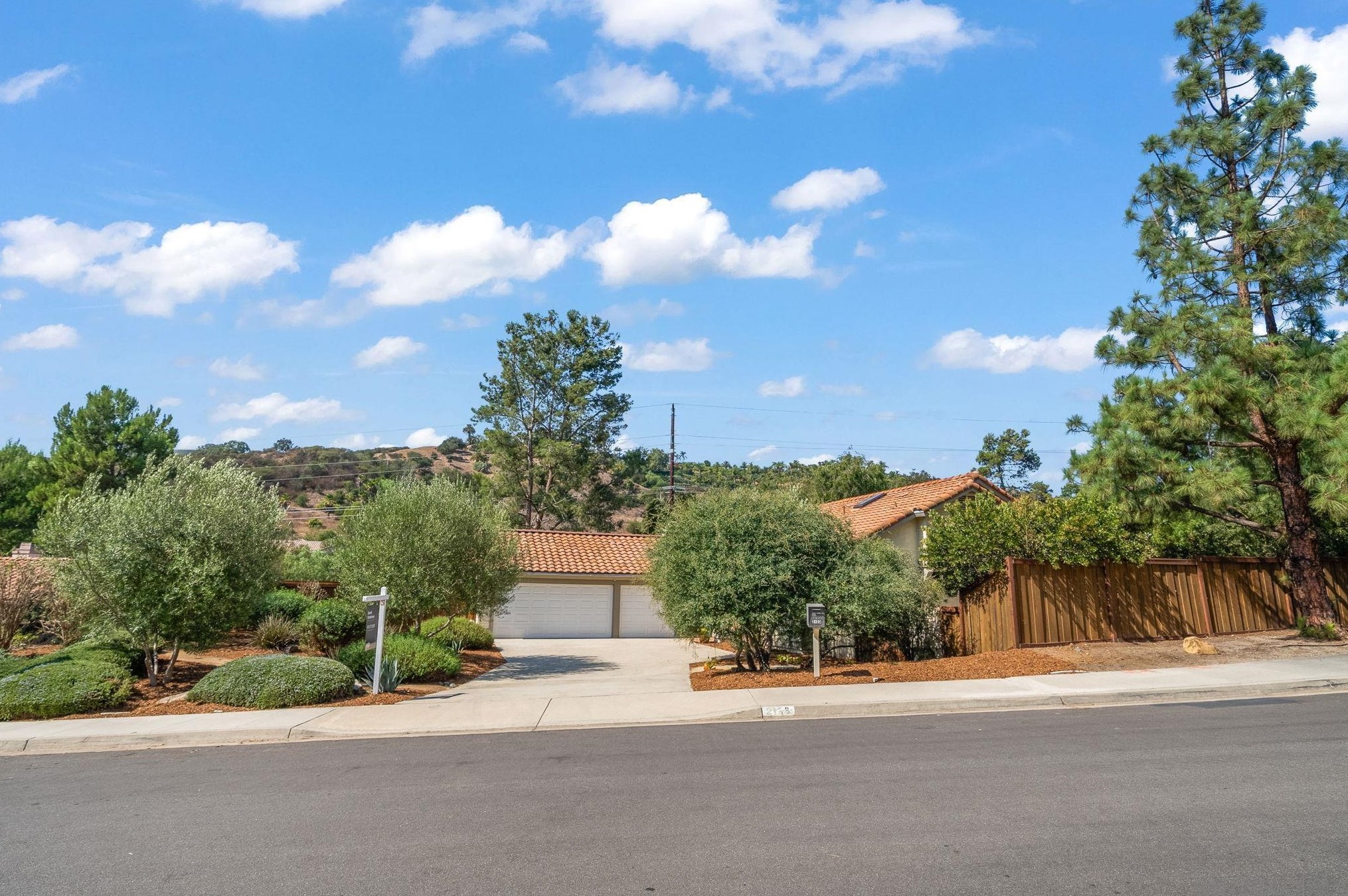 2123 Willowbrook St, Escondido, CA 92029-5326