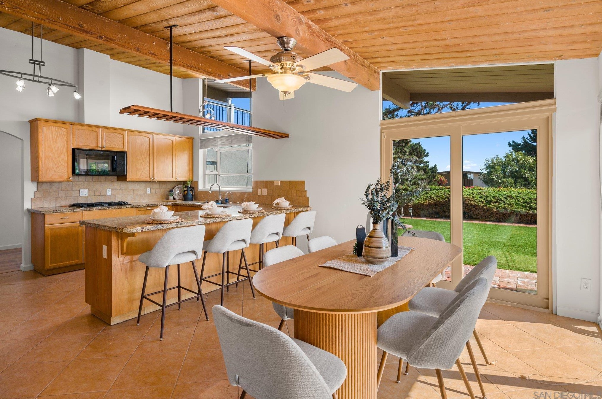 5336 Castle Hills Dr, San Diego, CA 92109-1925