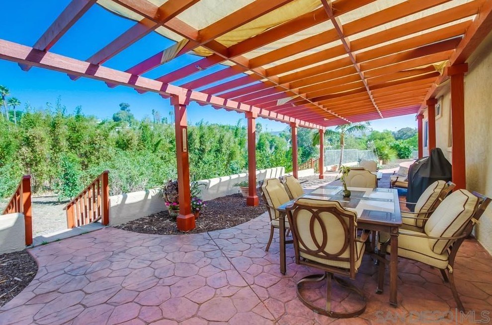1450 Clarence Dr, Vista, CA 92084
