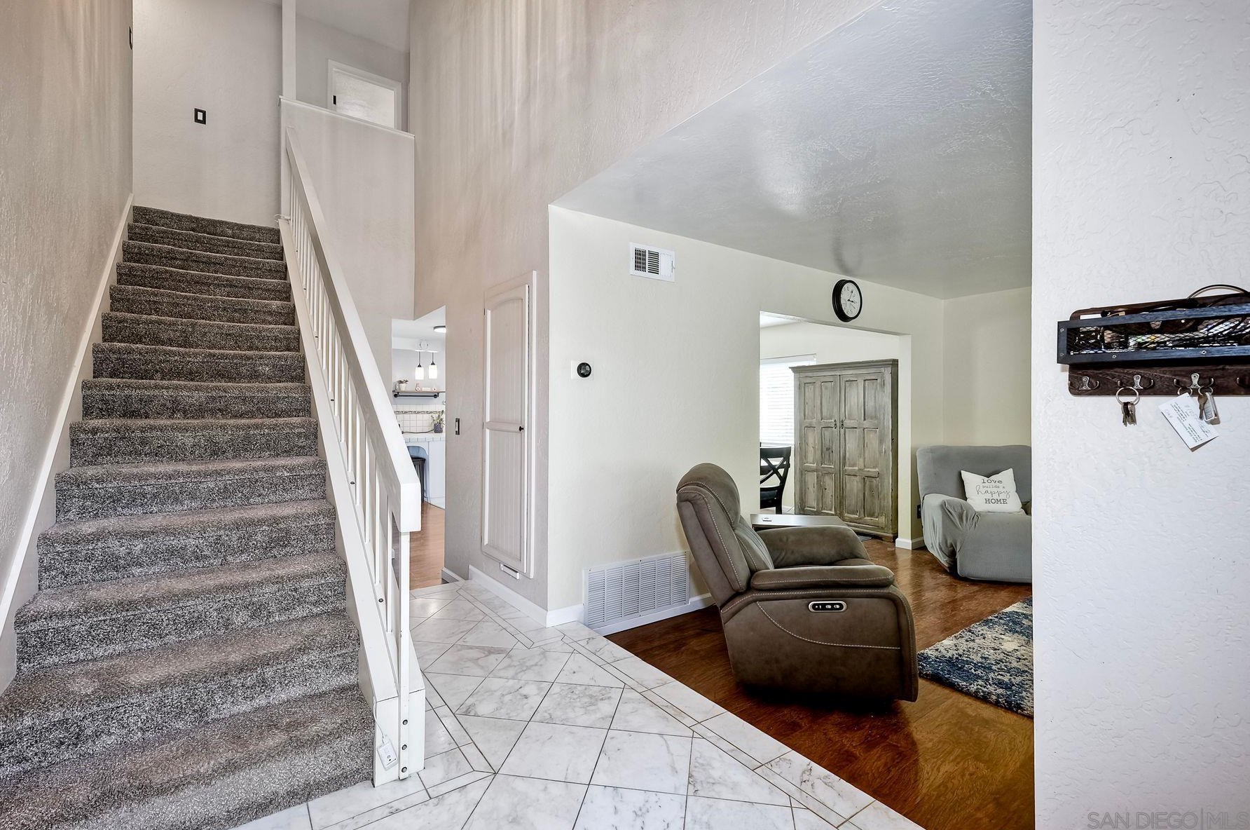 10345 Molino Rd, Santee, CA 92071