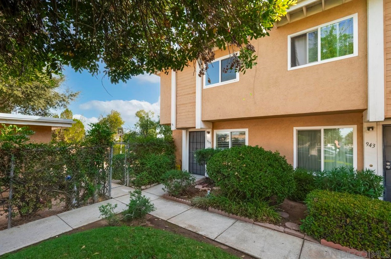 939 Mollison Ave, El Cajon, CA 92020-7667