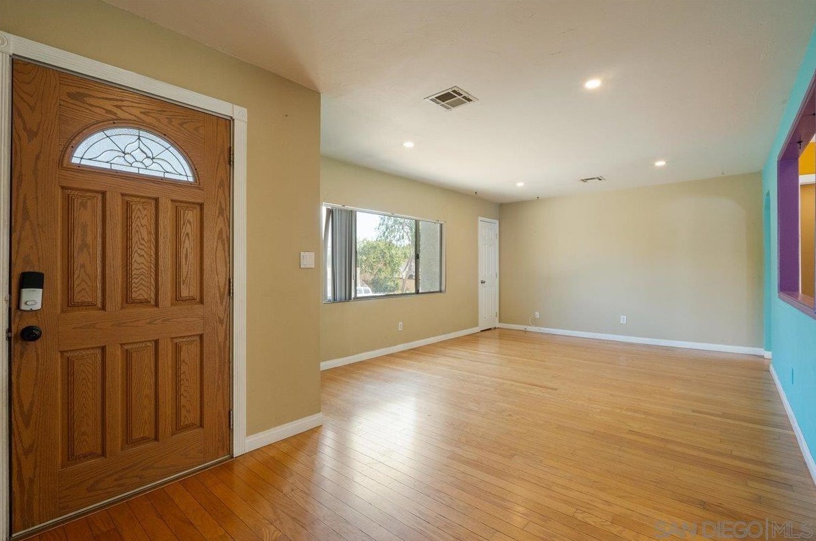 6190 Stanley Dr, La Mesa, CA 91942