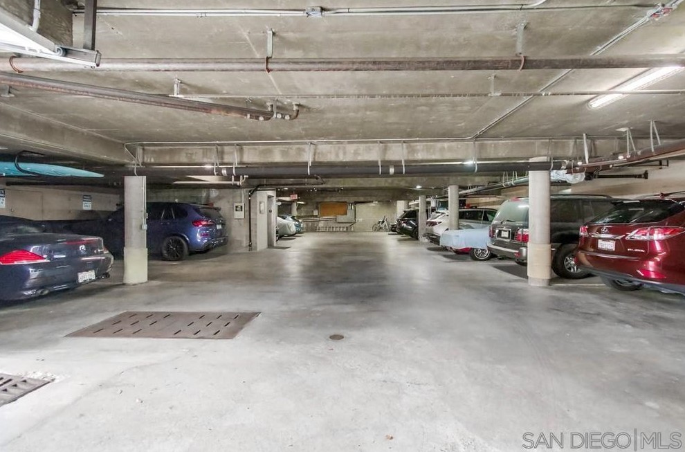 3750 Riviera Dr, San Diego CA 92109-6647 exterior