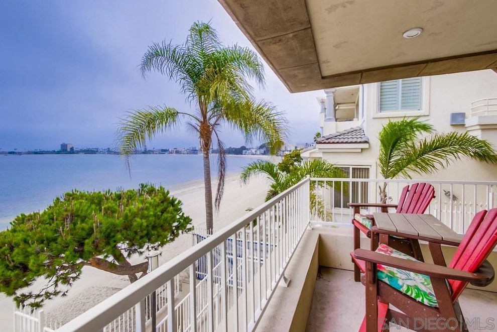 3750 Riviera Dr, San Diego, CA 92109-6647