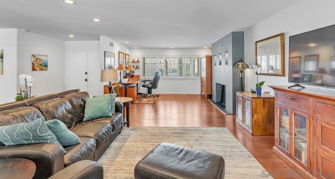 7523 Golfcrest Dr, San Diego CA 92119-1228 exterior