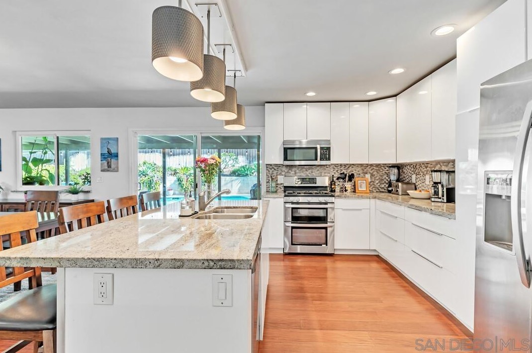 7523 Golfcrest Dr, San Diego CA 92119-1228 exterior