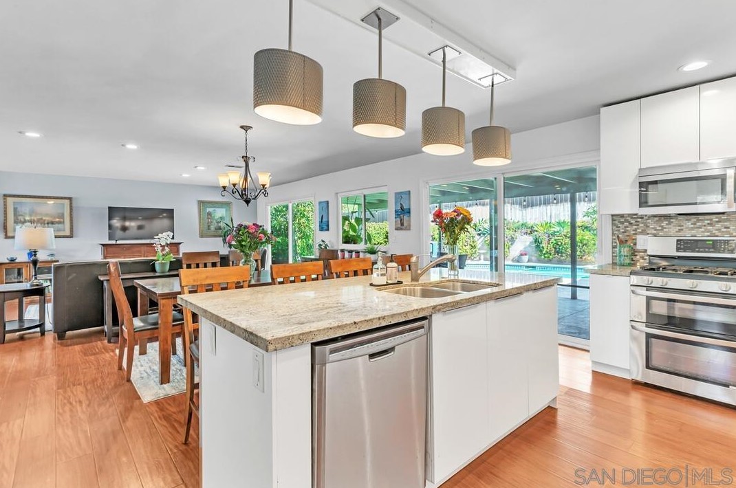 7523 Golfcrest Dr, San Diego CA 92119-1228 exterior