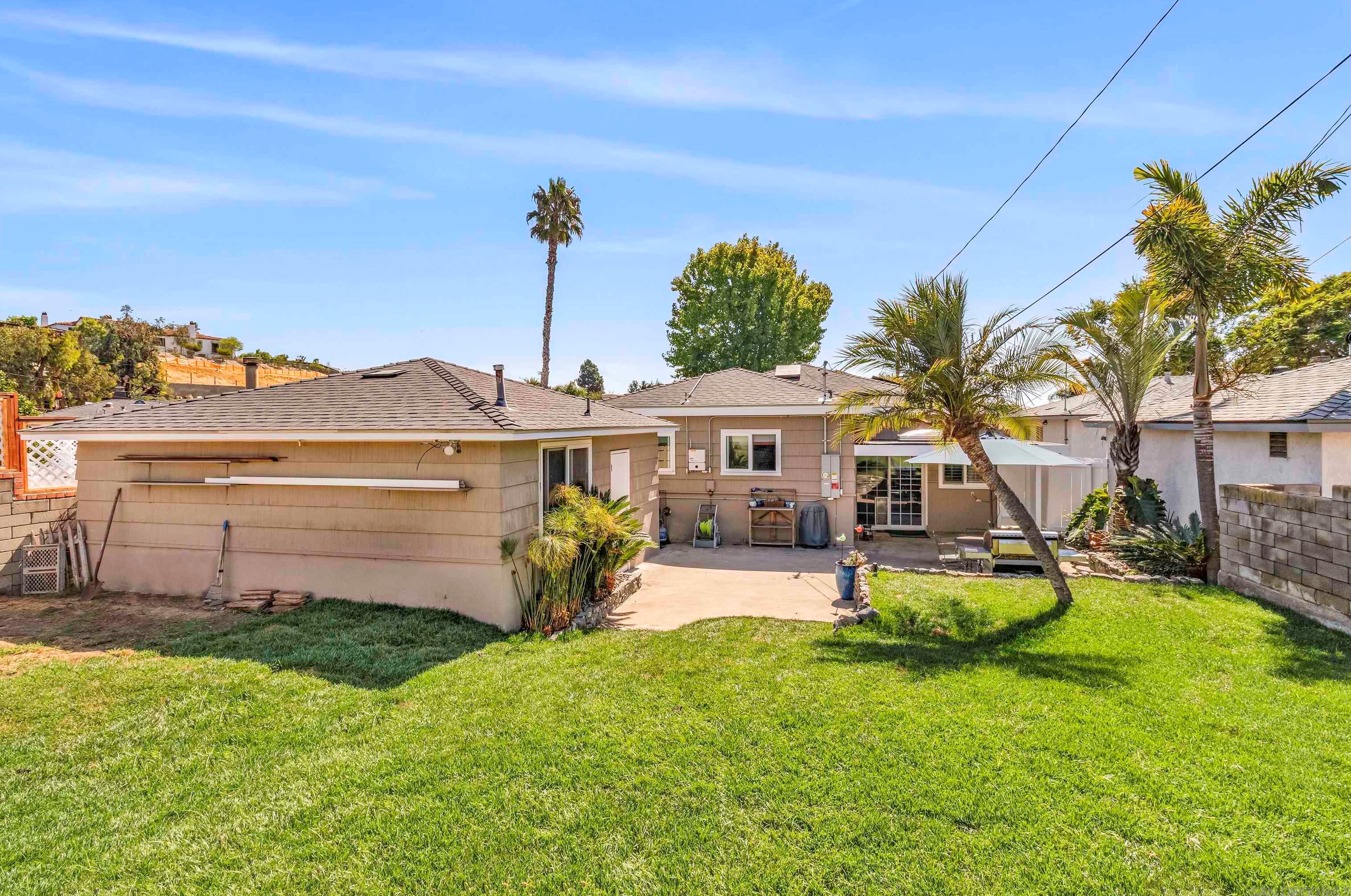 2016 Law St, San Diego CA 92109-3464 exterior