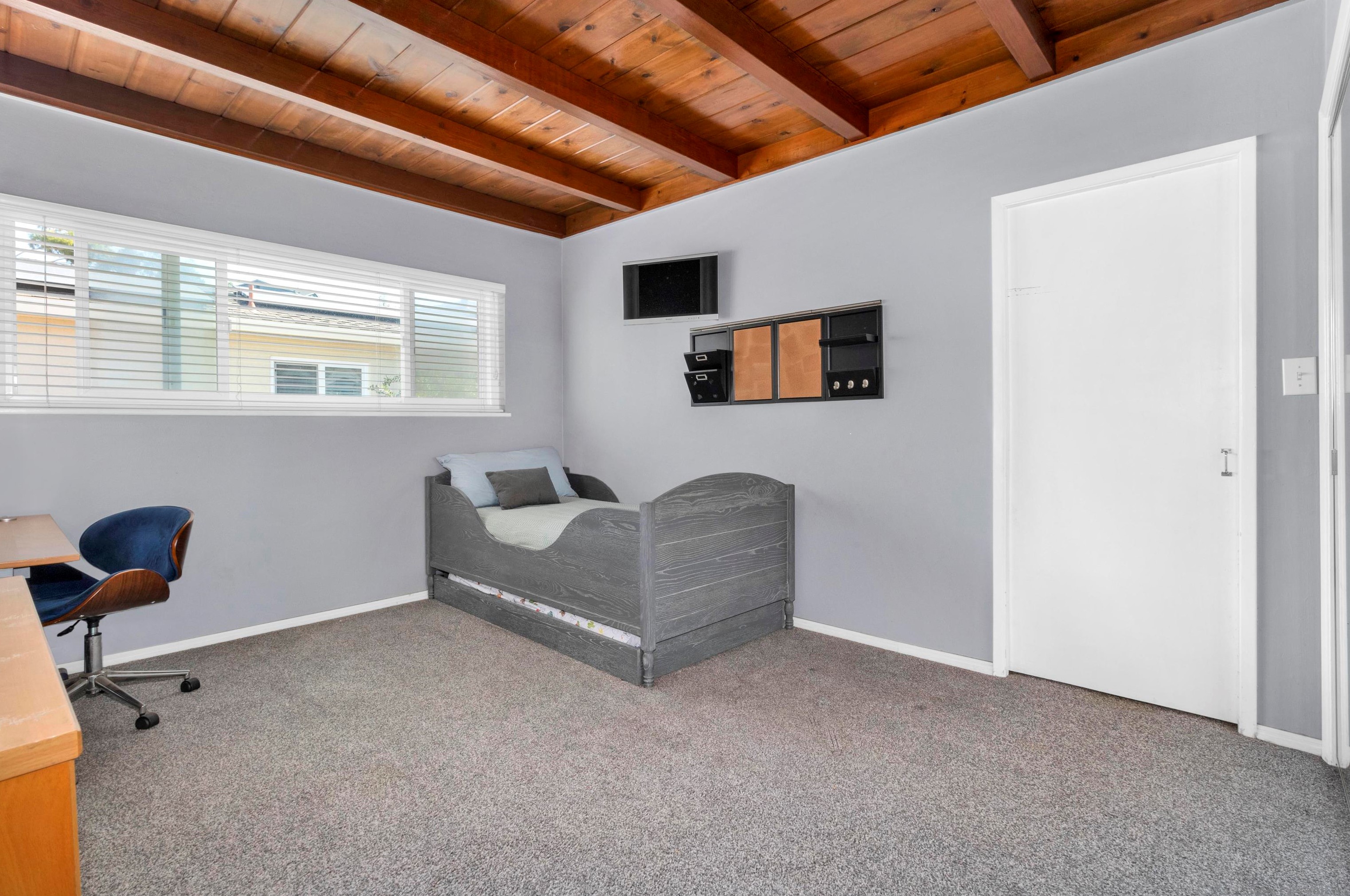 2016 Law St, San Diego CA 92109-3464 exterior