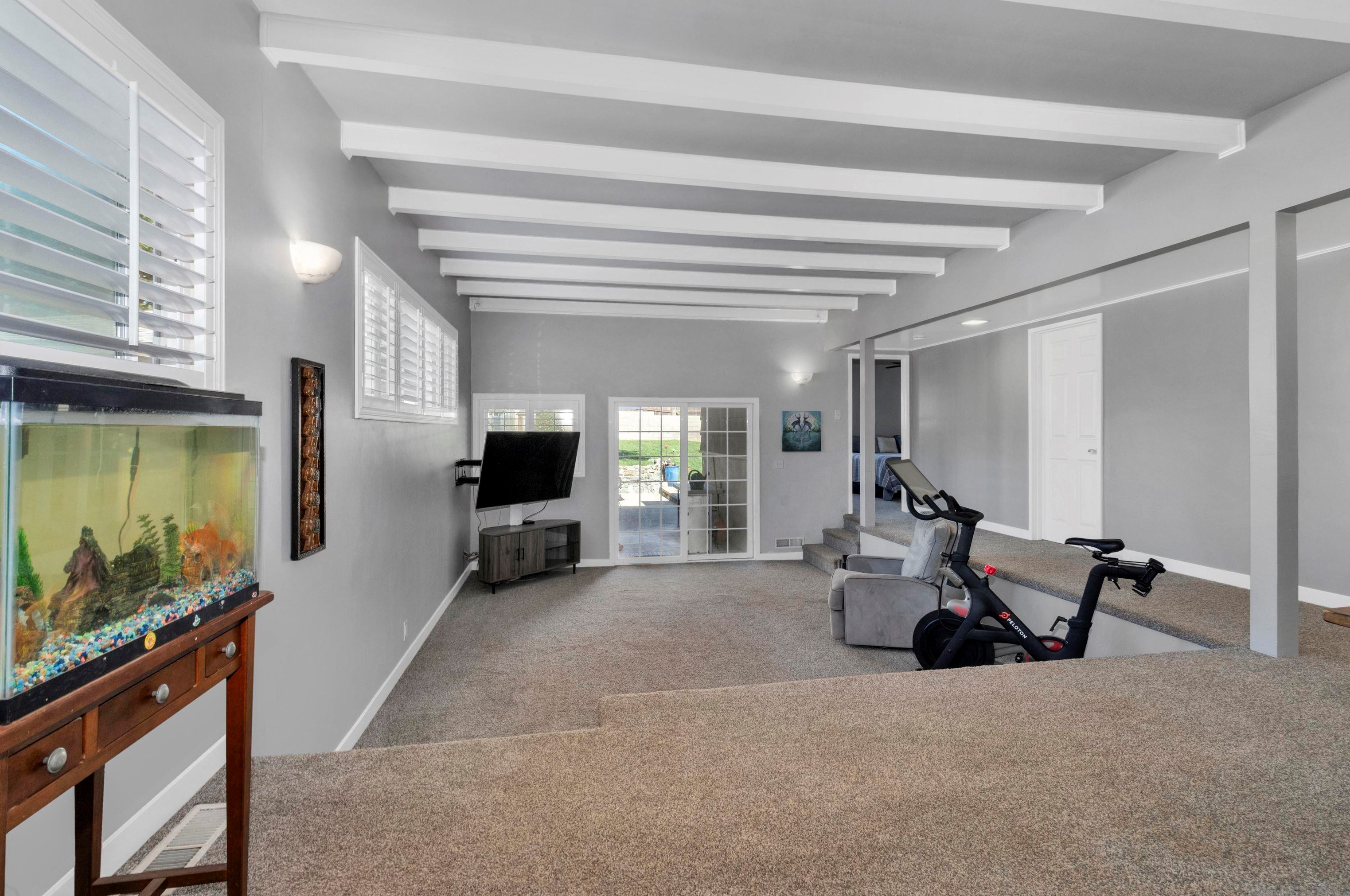 2016 Law St, San Diego CA 92109-3464 exterior