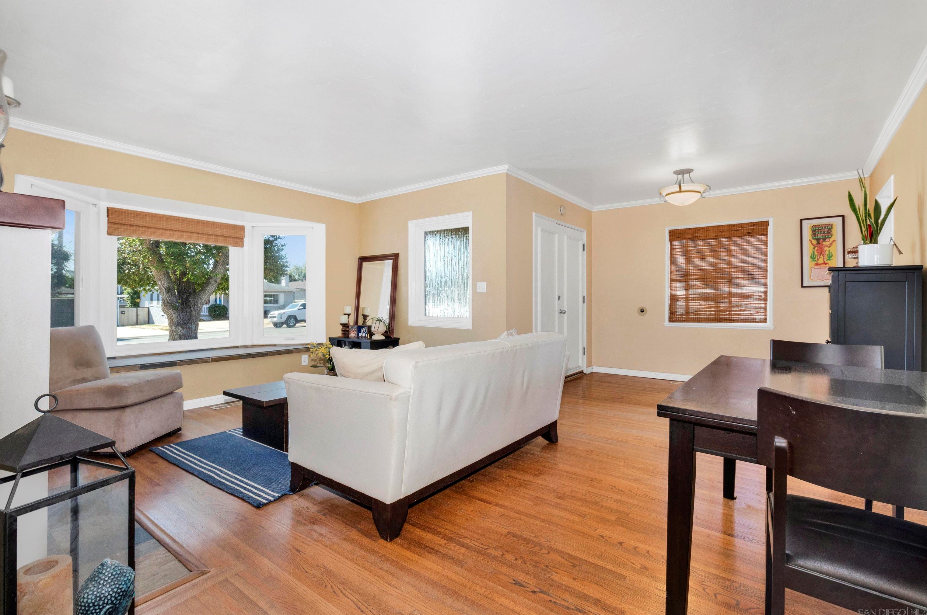 2016 Law St, San Diego CA 92109-3464 exterior