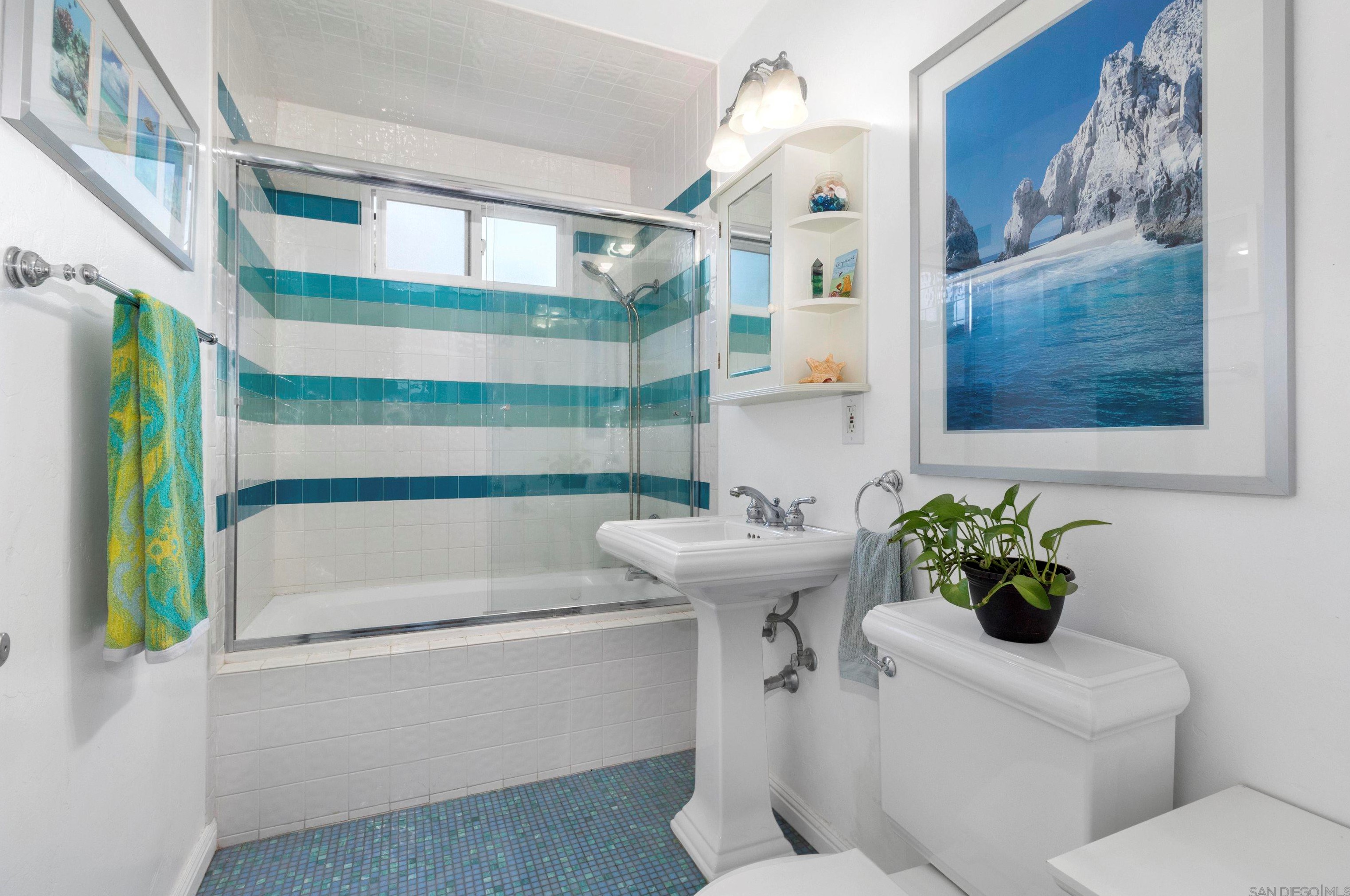 2016 Law St, San Diego CA 92109-3464 exterior