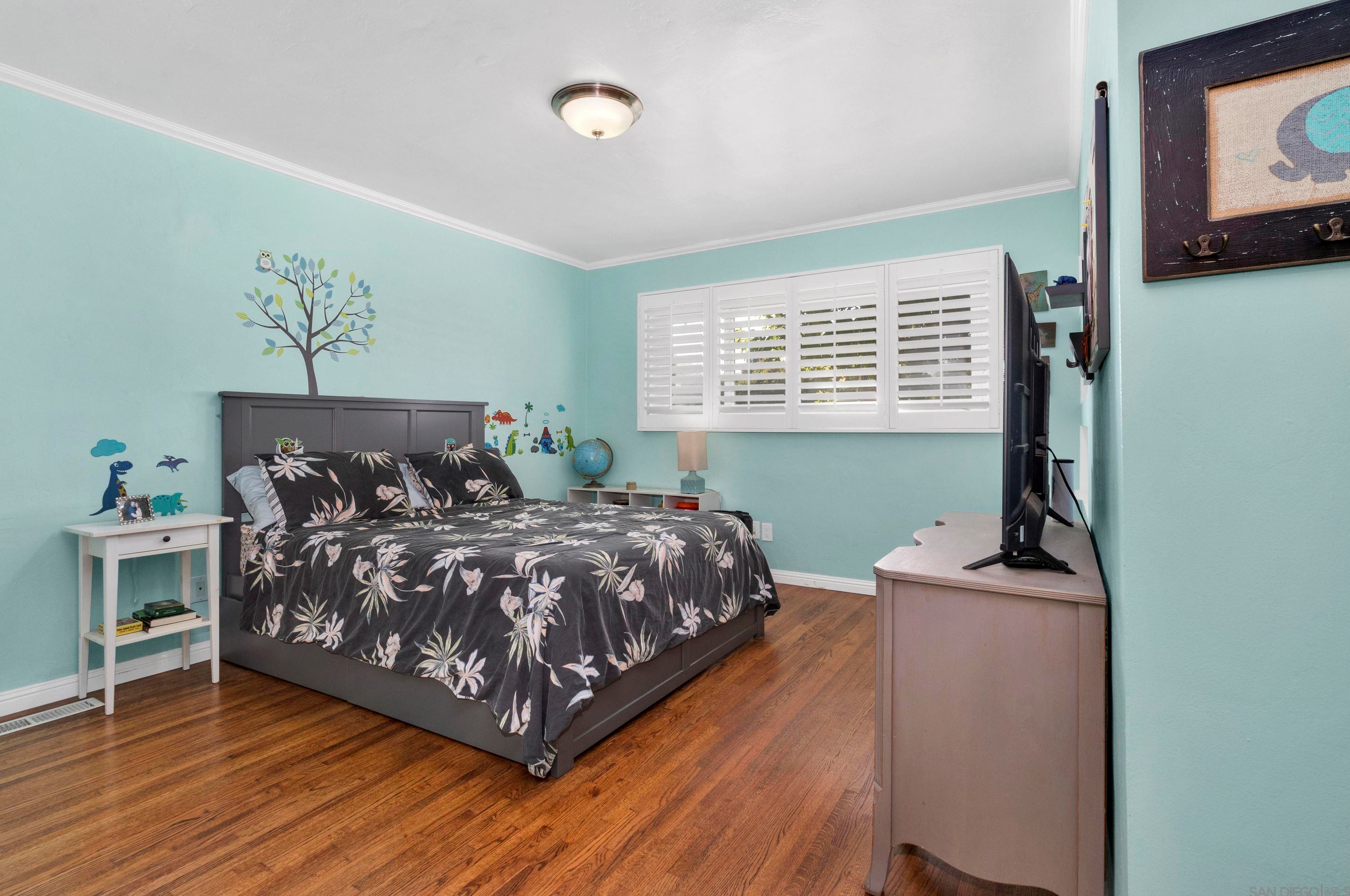 2016 Law St, San Diego CA 92109-3464 exterior