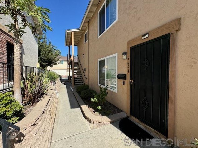 6696 Omega Dr, San Diego CA  92139-3847 exterior