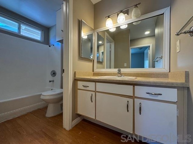 6696 Omega Dr, San Diego CA  92139-3847 exterior