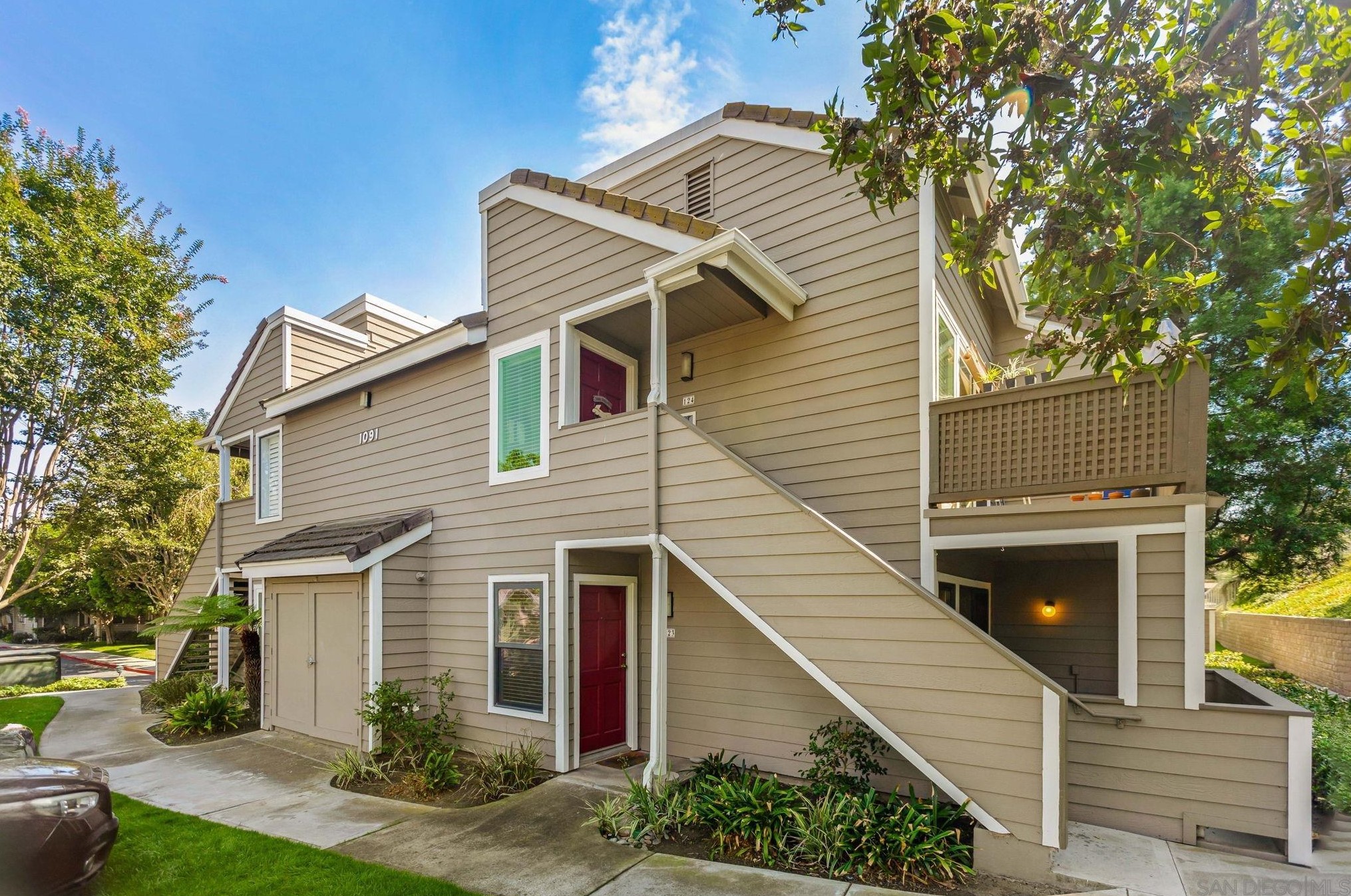1091 Shadowridge Dr 123, Vista, CA 92081