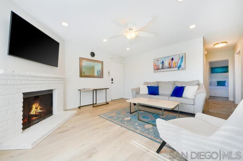 1520 Thomas Ave, San Diego CA  92109-4390 exterior