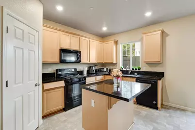 301 Maidenbrook Lane, Sacramento, CA 95823 - Photo 6