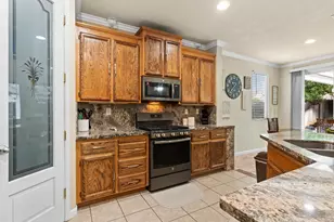 8325 Almadine Dr, Sacramento, CA 95829 - Photo 12