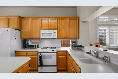 10990 Pleasant Valley Court, Stockton, CA 95209 - Photo 14