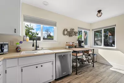 6 Coastal Court, Sacramento, CA 95831 - Photo 20