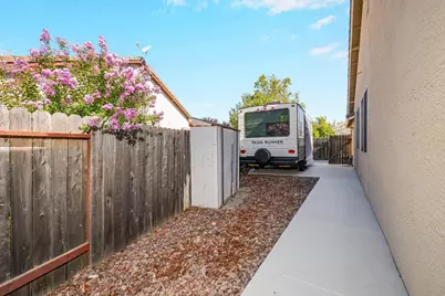 9408 Blue Diamond Way, Elk Grove, CA 95624 - Photo 48