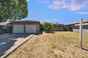 260 De Pauw Dr, Turlock, CA 95382 - Photo 2