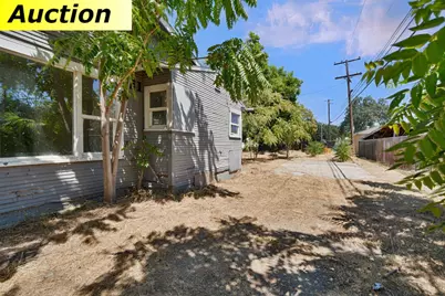 2504 Hawthorne Street, Sacramento, CA 95815 - Photo 32