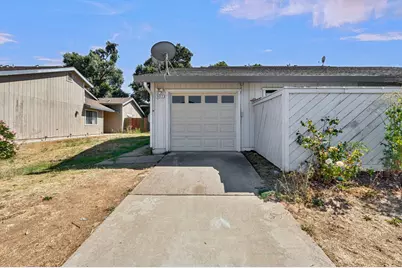 9412 Aizenberg Circle, Elk Grove, CA 95624 - Photo 2