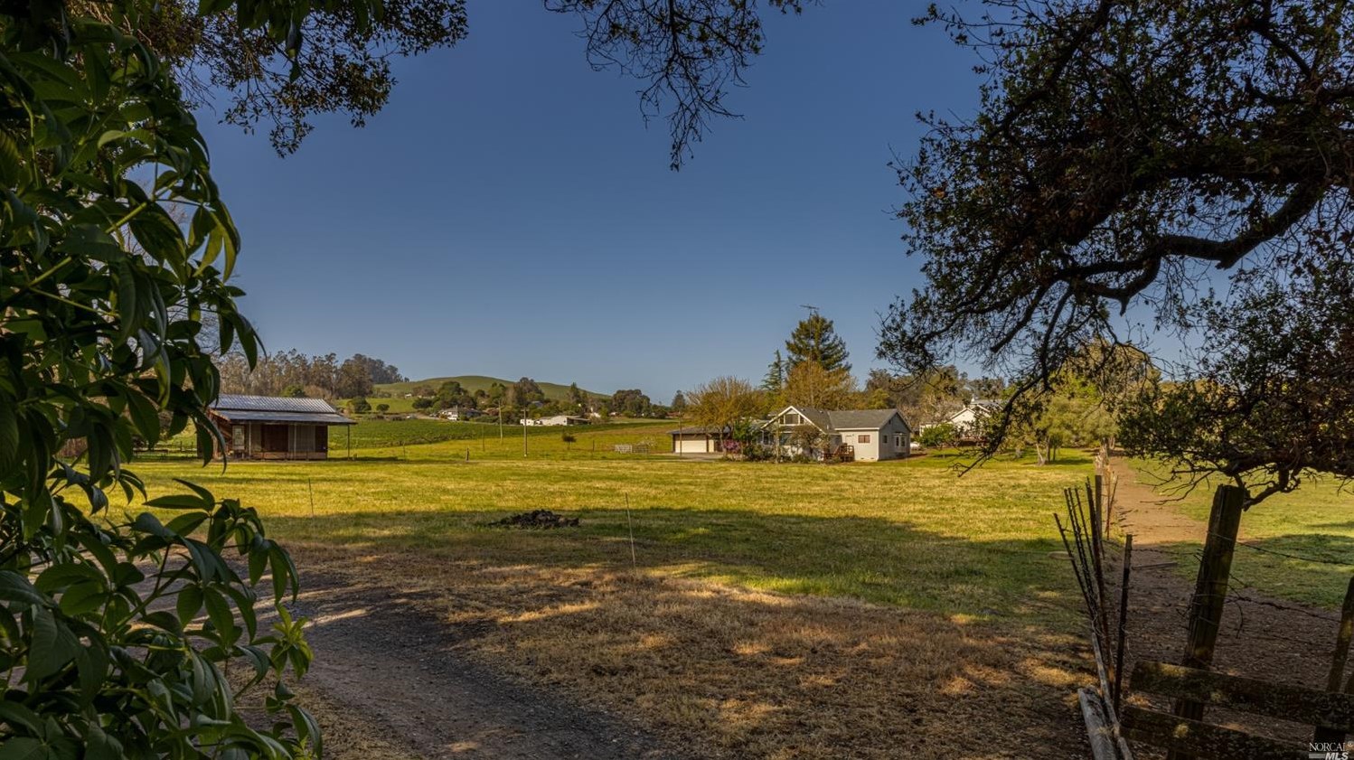 1041 Middle Two Rock Rd, Petaluma, CA 94952-3601