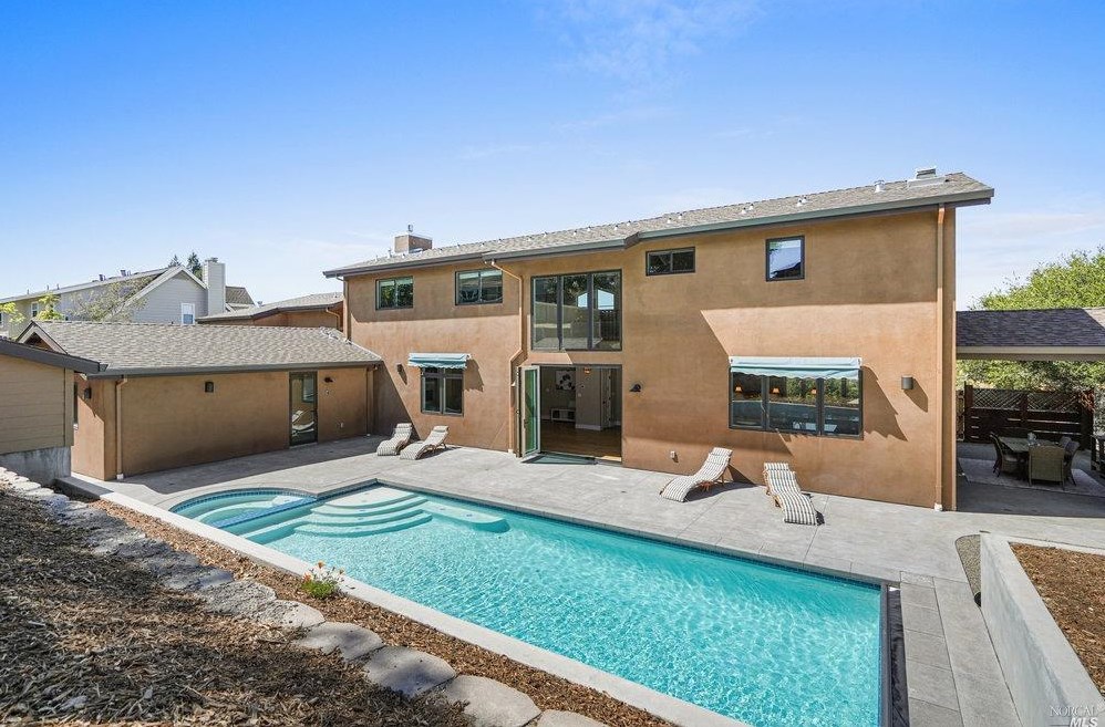 769 El Paseo Dr, Petaluma, CA 94952-1771