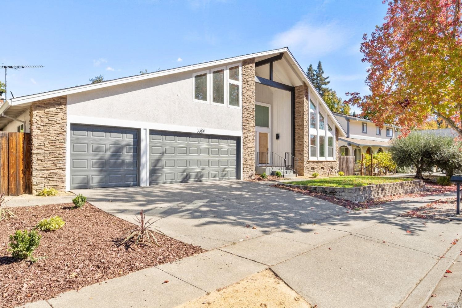 3308 Scenic Dr, Fairfield, CA 94558-4218