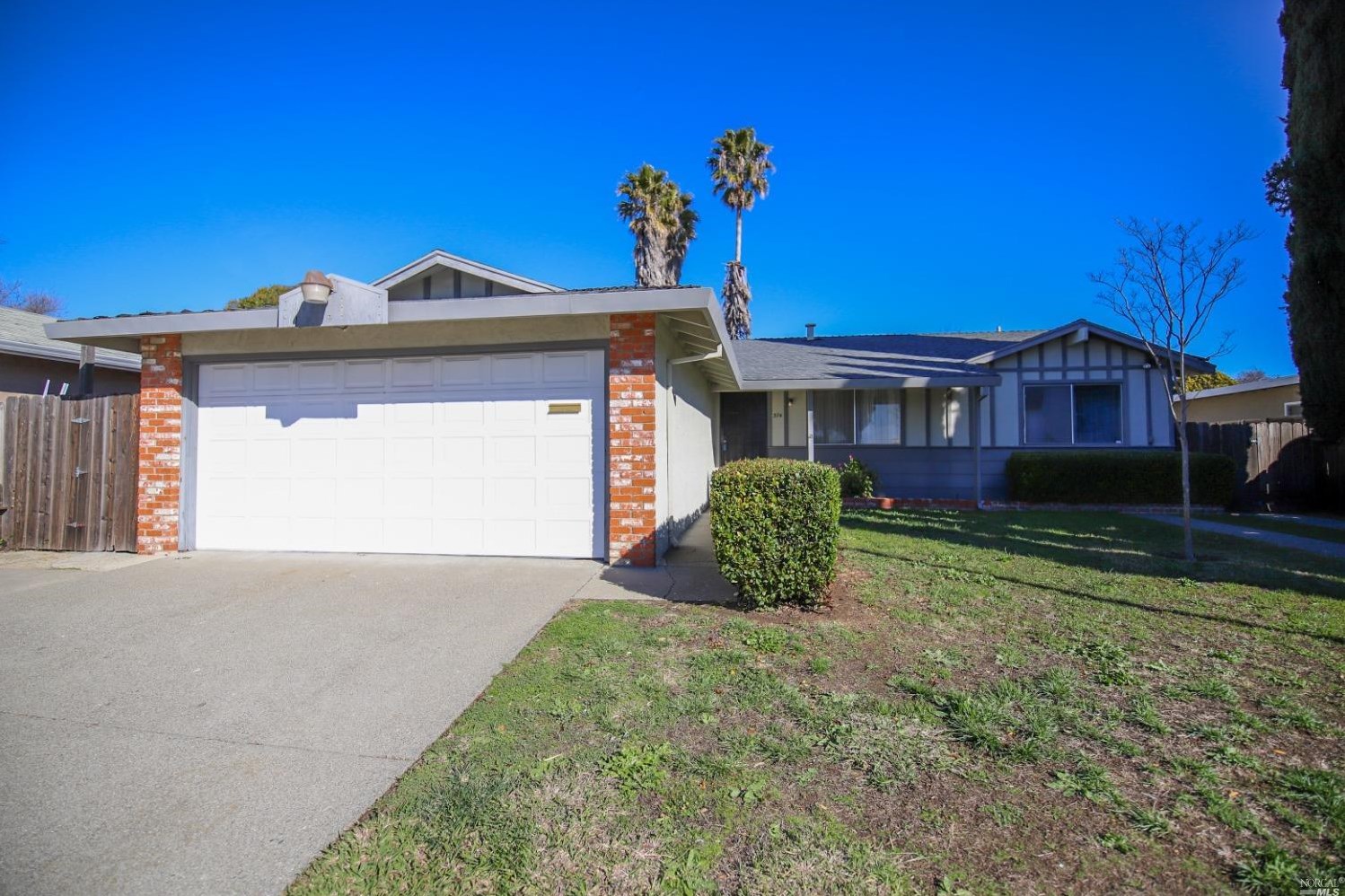 374 Santa Maria Dr, Fairfield, CA 94533-2245