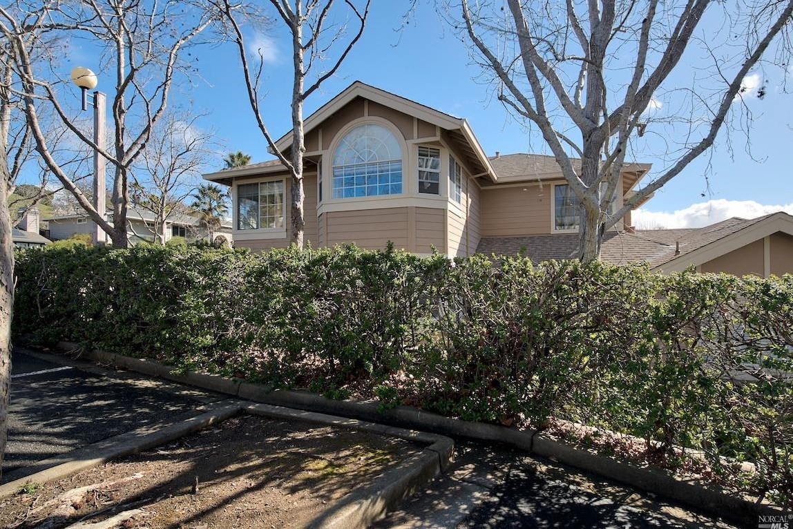 52 Bridle Path Ln, Novato CA  94945-1469 exterior