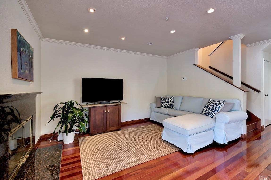 52 Bridle Path Ln, Novato CA  94945-1469 exterior