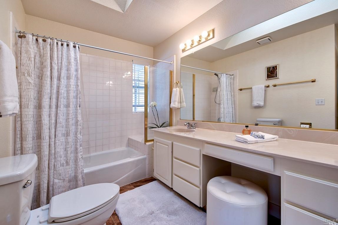52 Bridle Path Ln, Novato CA  94945-1469 exterior