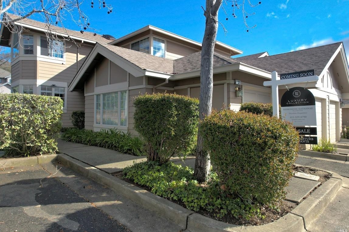 52 Bridle Path Ln, Novato CA  94945-1469 exterior