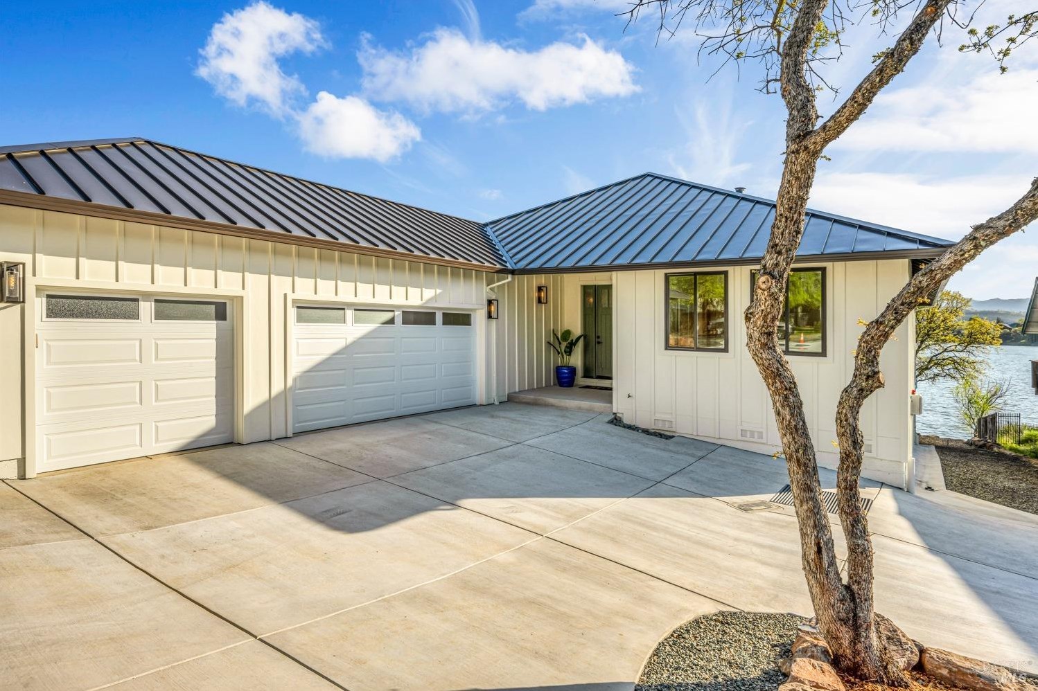 18647 N Shore Dr, Middletown, CA 95467