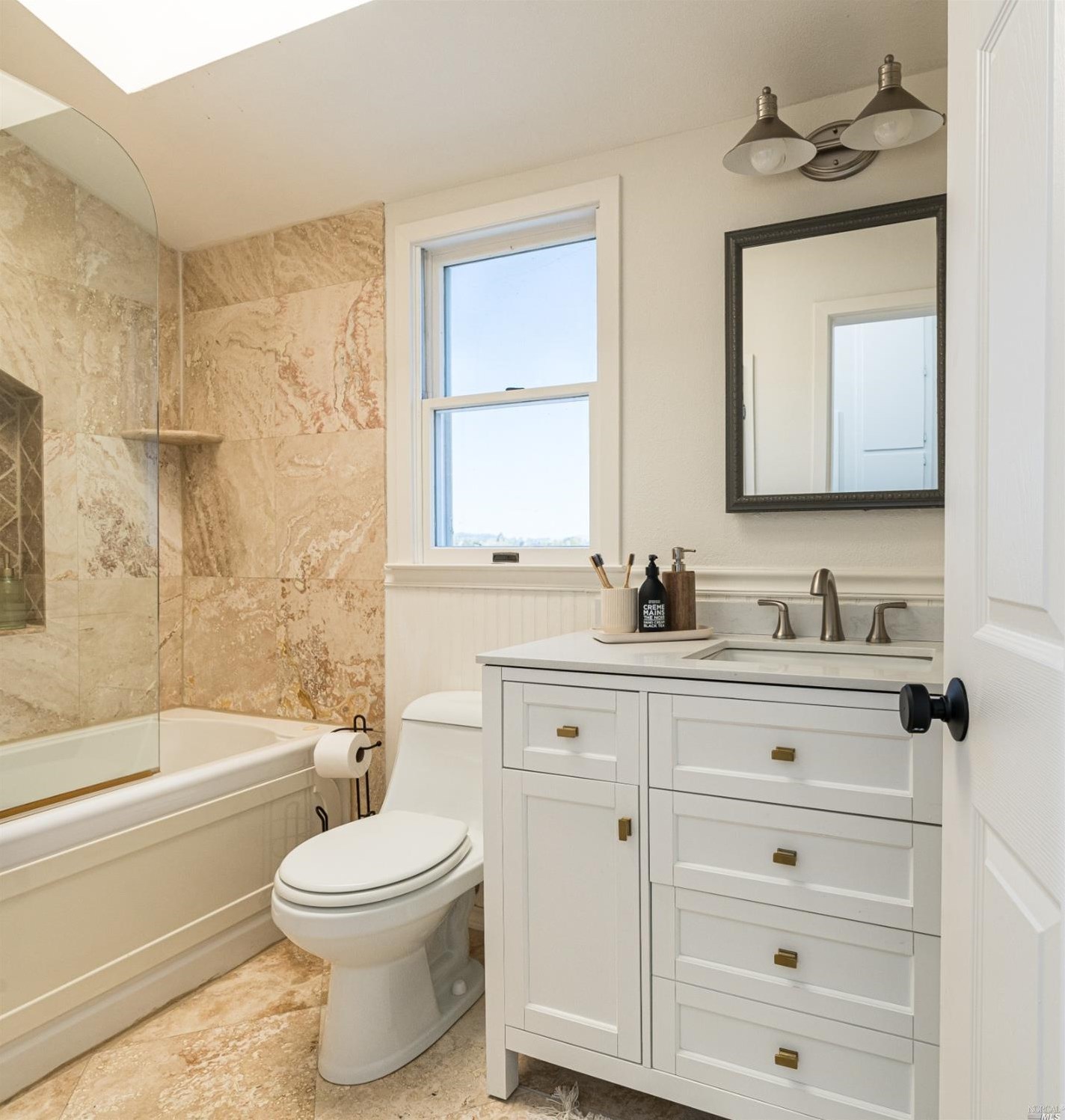 1030 Thompson Ln, Petaluma CA  94952-1242 exterior