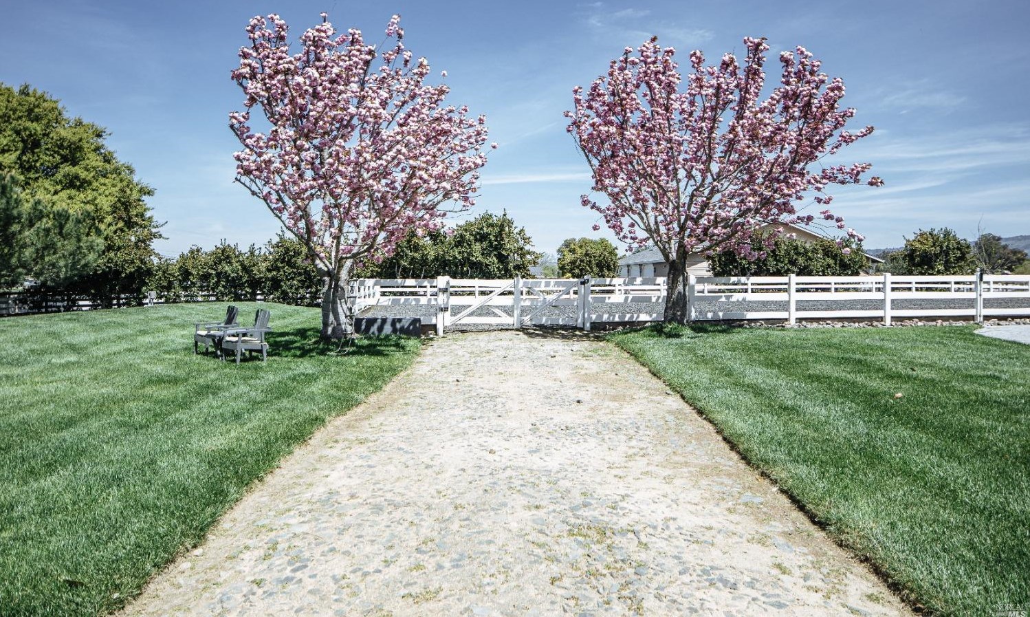 1030 Thompson Ln, Petaluma CA  94952-1242 exterior