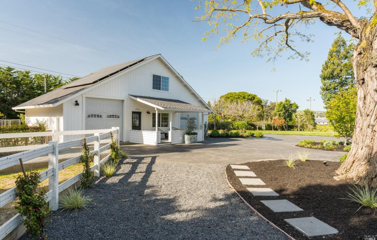 1030 Thompson Ln, Petaluma CA  94952-1242 exterior