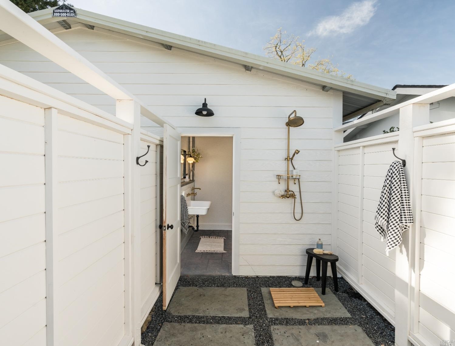1030 Thompson Ln, Petaluma CA  94952-1242 exterior