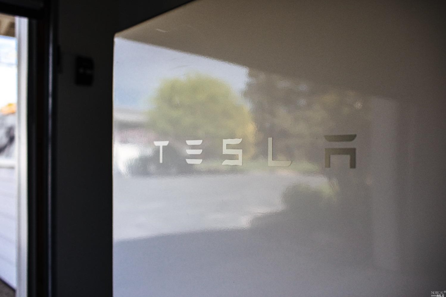 1030 Thompson Ln, Petaluma CA  94952-1242 exterior